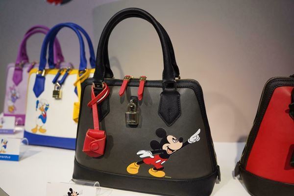 サマンサほか人気ブランドアイテムが勢揃い　ディズニーグッズイベント「Disney100 THE MARKET」レポート