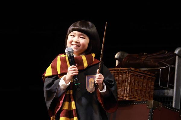 舞台『ハリポタ』中尾明慶＆永尾柚乃が春の応援大使に　大貫勇輔から杖の贈呈も
