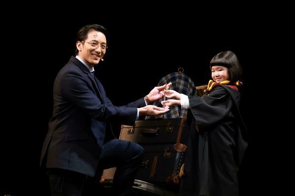 舞台『ハリポタ』中尾明慶＆永尾柚乃が春の応援大使に　大貫勇輔から杖の贈呈も