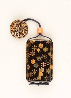 『百草蒔絵薬箪笥と飯塚桃葉』根津美術館で　100種の草虫を蒔絵で描いた薬箪笥を中心に18世紀後半の博物学と美術の様相にも迫る