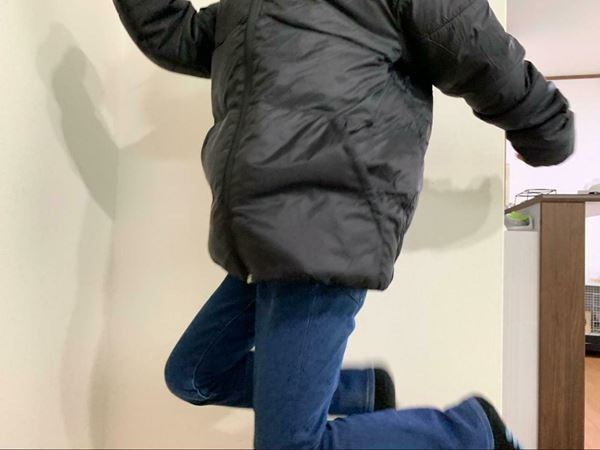 ワークマンの最強「キッズ暖かアウター」をレビュー。楽に洗えて傷も修復