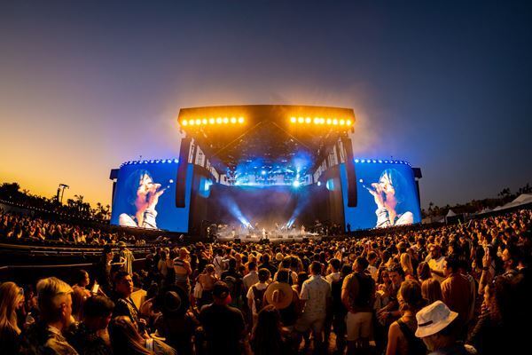 宇多田ヒカル コーチェラ・フェスにて初フェスパフォーマンス　ステージで披露した新曲「T」を含む記念EP『Head In The Clouds Forever』本日配信スタート