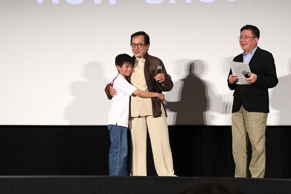 ジャッキー・チェンが主演作『ライド・オン』で13年ぶりに来日　ジャッキーちゃんと一緒に酔拳を披露