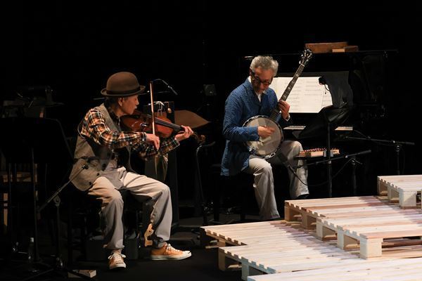 『箱根山の美女と野獣』『三浦半島の人魚姫』開幕　舞台写真＆長塚圭史のコメント到着