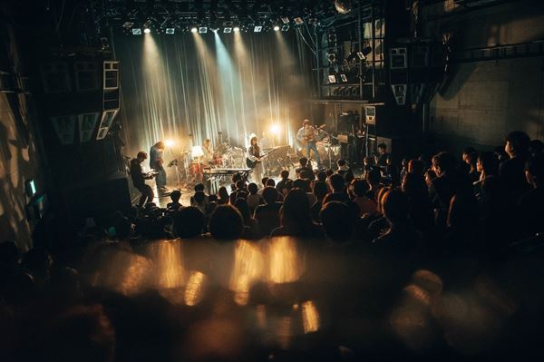 とた、ベッドルームを飛び出した初ワンマンライブのオフィシャルレポート到着