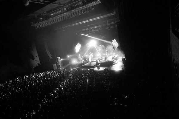 adieu (上白石萌歌)、約1年半ぶりのワンマンライブ  『adieu LIVE 2024 mare -冬のあまやどり-』開催！  満員のKT Zepp Yokohama【オフィシャルレポート】