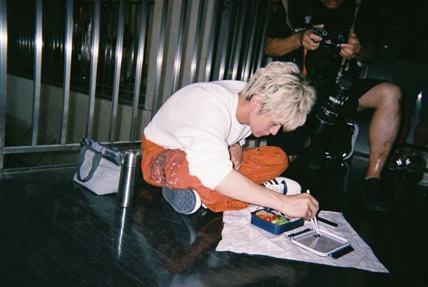 映画『ブルーピリオド』現場の雰囲気が感じられる“写ルンです”オフショット＆特番動画公開