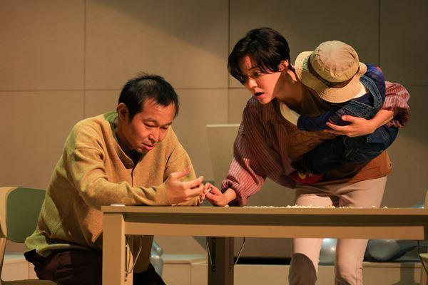 新世代をリードする劇作家・演出家、加藤拓也の最新作！『いつぞやは』本日開幕