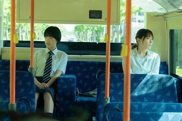 『違国日記』新垣結衣が突然女子高生の姪を引き取る小説家役に！【おとなの映画ガイド】