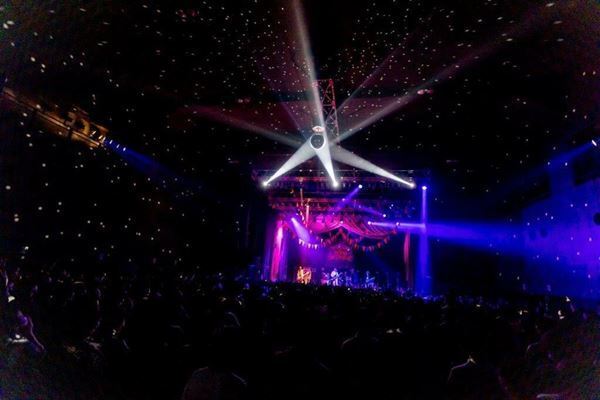 a flood of circle、ツーマンファイナルは盟友UNISON SQUARE GARDENと激突【ライブレポート】