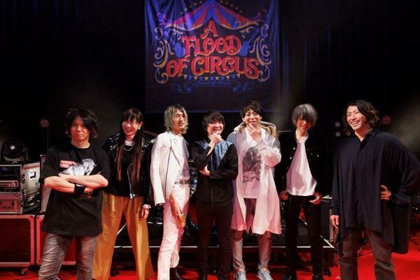a flood of circle、ツーマンファイナルは盟友UNISON SQUARE GARDENと激突【ライブレポート】