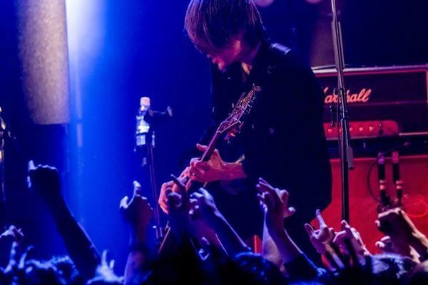 a flood of circle、ツーマンファイナルは盟友UNISON SQUARE GARDENと激突【ライブレポート】