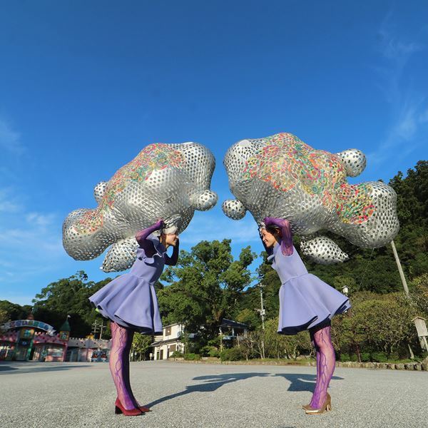 ひびのこづえの造形的コスチュームが楽しい、極上のダンス体験！　東京芸術劇場で開催、TACTダンス