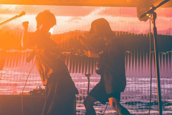 新章開幕。2年ぶりの新作を携えたライブであらわになったego apartmentの大胆な挑戦【ライブレポート】