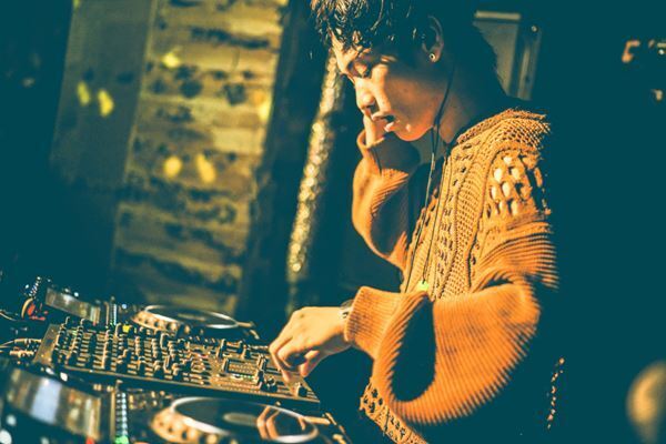 新章開幕。2年ぶりの新作を携えたライブであらわになったego apartmentの大胆な挑戦【ライブレポート】