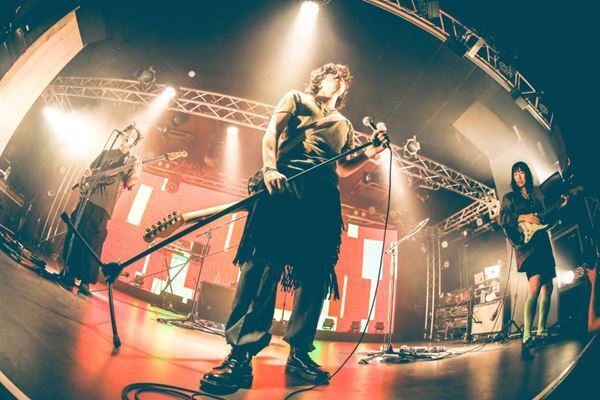 新章開幕。2年ぶりの新作を携えたライブであらわになったego apartmentの大胆な挑戦【ライブレポート】