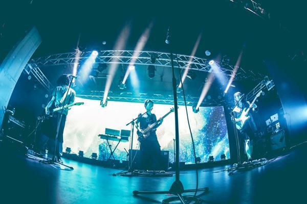 新章開幕。2年ぶりの新作を携えたライブであらわになったego apartmentの大胆な挑戦【ライブレポート】