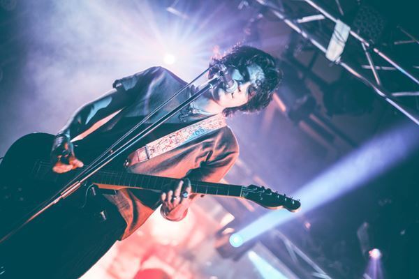 新章開幕。2年ぶりの新作を携えたライブであらわになったego apartmentの大胆な挑戦【ライブレポート】