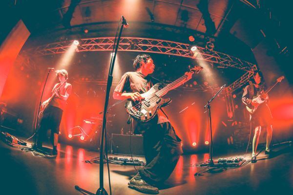 新章開幕。2年ぶりの新作を携えたライブであらわになったego apartmentの大胆な挑戦【ライブレポート】