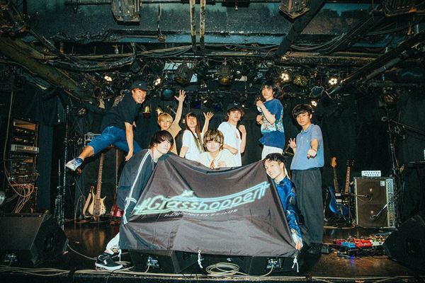 【ライブレポート】『Grasshopper vol.5』bokula.×クジラ夜の街、かき鳴らす音の衝撃と唯一無二の世界観。観客を魅了した同世代2バンドの初ツーマンイベント