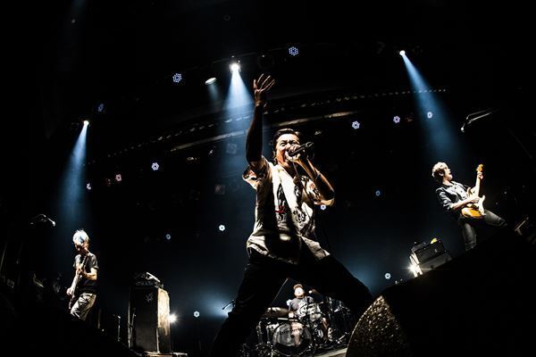 怒髪天×清春、偽りなき音楽を放つ2組が1年越しツーマンライブ開催「生きてまた会おう！」