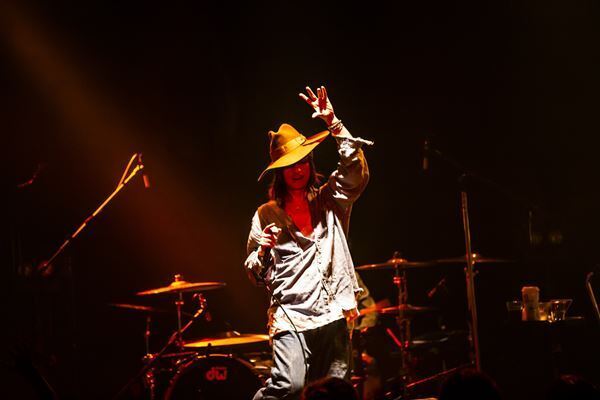 怒髪天×清春、偽りなき音楽を放つ2組が1年越しツーマンライブ開催「生きてまた会おう！」