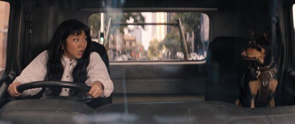 『フォールガイ』カーチェイスシーン＆キャラクターポスター公開　ピンチを救うのは『エブ・エブ』のあの人！