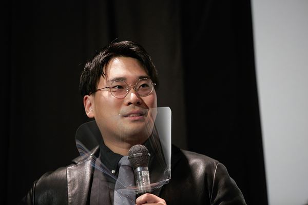 髙石あかり、伊澤彩織、濱田龍臣らが撮影の裏話を語る『ベイビーわるきゅーれ 2ベイビー』完成披露上映会レポート