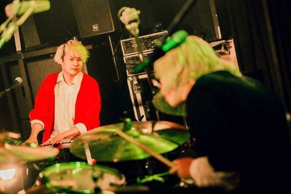 35.7×チョーキューメイ×ブランデー戦記、大きな挑戦を控えた若手バンドマンたちへ大歓声が巻き起こる夜【ライブレポート】