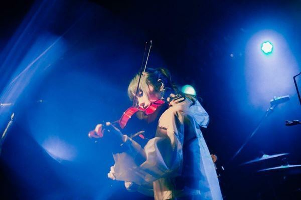 35.7×チョーキューメイ×ブランデー戦記、大きな挑戦を控えた若手バンドマンたちへ大歓声が巻き起こる夜【ライブレポート】