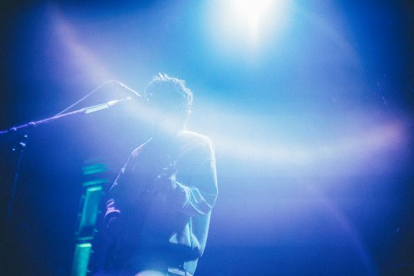 フレデリック×須田景凪、シーン最前線を走る2組のオフィシャルライブレポ到着「またいつかやりましょう」