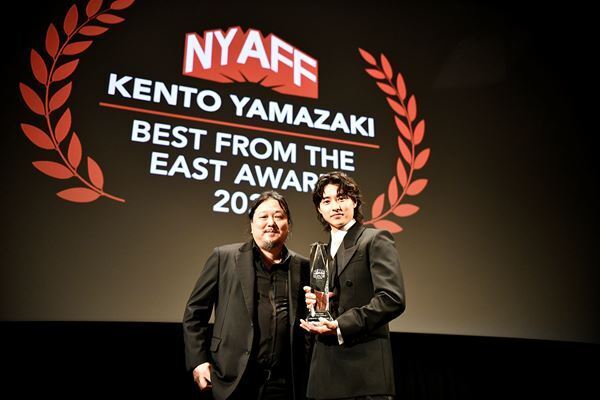 山﨑賢人、『キングダム』シリーズ牽引で日本人初の「The Best from the East Award」受賞