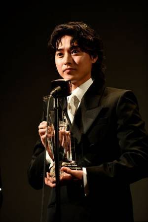山﨑賢人、『キングダム』シリーズ牽引で日本人初の「The Best from the East Award」受賞