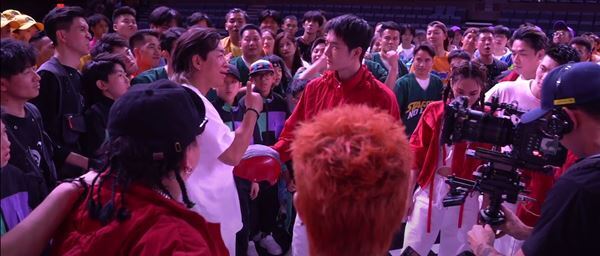 『熱烈』ブレイキンシーンの苦労を語るインタビュー到着　ワン・イーボーを捉えたメイキングカット3点も公開