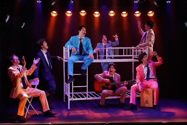 柿喰う客の新人7名が出演する『どんぞこ』開幕「どん底の奥底から僕らの七色レインボー、輝かせます！」