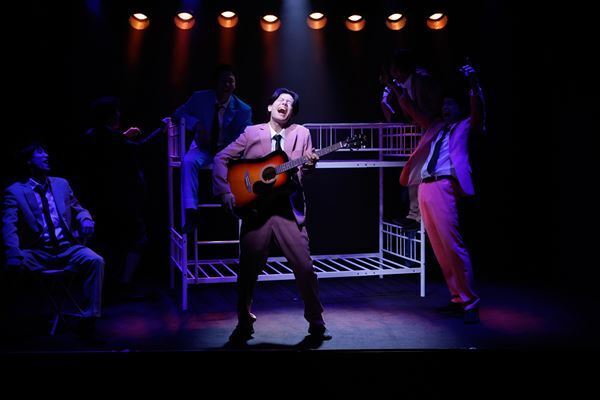 柿喰う客の新人7名が出演する『どんぞこ』開幕「どん底の奥底から僕らの七色レインボー、輝かせます！」