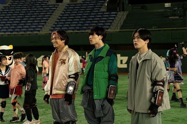 JO1とFANTASTICSは仲が良すぎ!? 映画『逃走中』撮影現場レポート　新場面写真＆メイキング写真7点公開