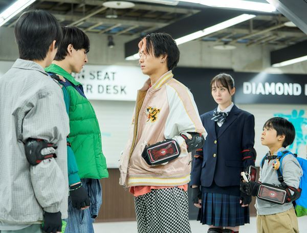 JO1とFANTASTICSは仲が良すぎ!? 映画『逃走中』撮影現場レポート　新場面写真＆メイキング写真7点公開