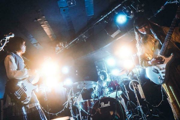 【ライブレポート】『Grasshopper vol.6』the pullovers×umitachi×ひとひら×pavilion、多種多様な持ち味のあるバンドたちの共演