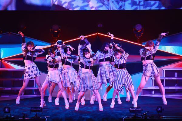 上國料萌衣「11人の気持ちを一つに頑張っていきたい」アンジュルム、新体制後初の武道館ライブレポート