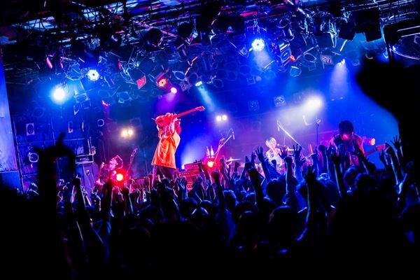 KANA-BOON、KALMA、UNFAIR RULEが競演　『PLAYLIST presents“ヘッドフォンを外して vol.8”』オフィシャルライブレポート