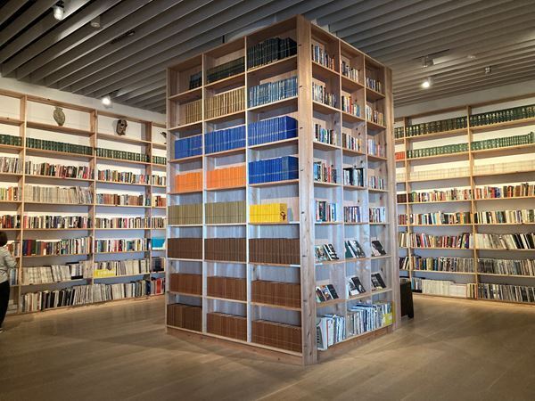 『シアスター・ゲイツ展：アフロ民藝』森美術館で開幕　異文化のハイブリッドを追求する多様な活動の全容を紹介