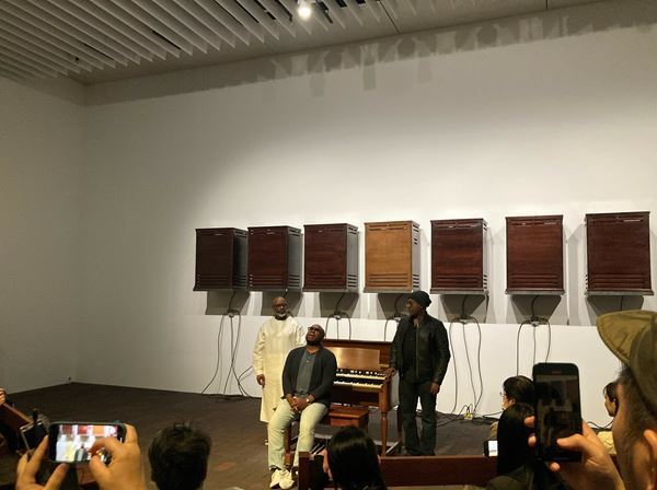 『シアスター・ゲイツ展：アフロ民藝』森美術館で開幕　異文化のハイブリッドを追求する多様な活動の全容を紹介