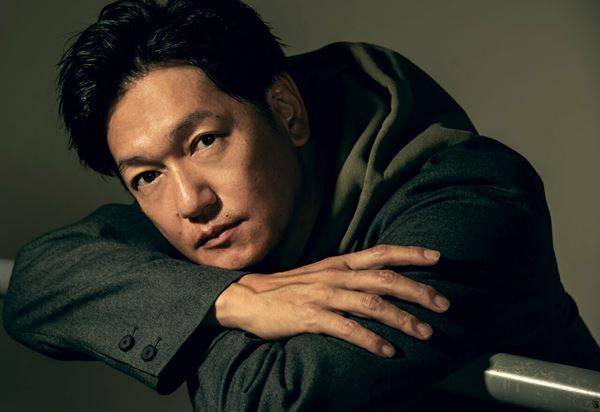 井浦新「柴田恭兵さんは芝居にも人柄にも、品格がある」『連続ドラマW 両刃の斧』インタビュー