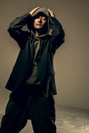 井浦新「柴田恭兵さんは芝居にも人柄にも、品格がある」『連続ドラマW 両刃の斧』インタビュー