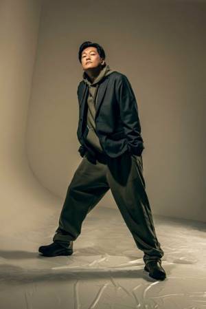 井浦新「柴田恭兵さんは芝居にも人柄にも、品格がある」『連続ドラマW 両刃の斧』インタビュー