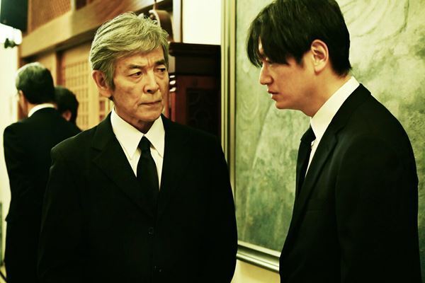 井浦新「柴田恭兵さんは芝居にも人柄にも、品格がある」『連続ドラマW 両刃の斧』インタビュー