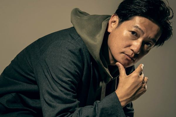 井浦新「柴田恭兵さんは芝居にも人柄にも、品格がある」『連続ドラマW 両刃の斧』インタビュー