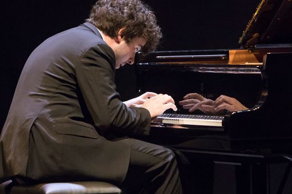 まるでスペインの輝く太陽。期待のピアニスト・ガルシア・ガルシアはユーモアも抜群