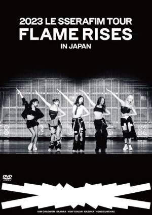 LE SSERAFIM『2023 LE SSERAFIM TOUR ‘FLAME RISES’ IN JAPAN』通常盤DVDジャケット (P)&(C) SOURCE MUSIC